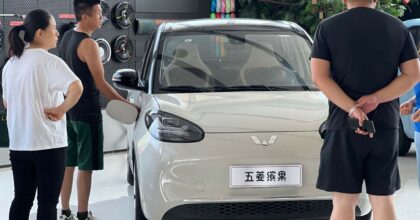 Customers at a Wuling dealer