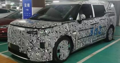 Volvo MPV spied in China for the first time
