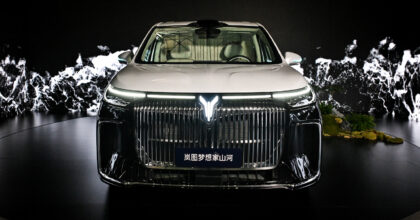Voyah Dream 5.3-meter MPV with 350 km of EV range launched in China for 46,300 USD